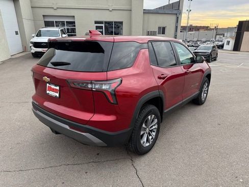 Used 2025 Chevrolet Equinox LT w/ Safety and Technology Package image 3