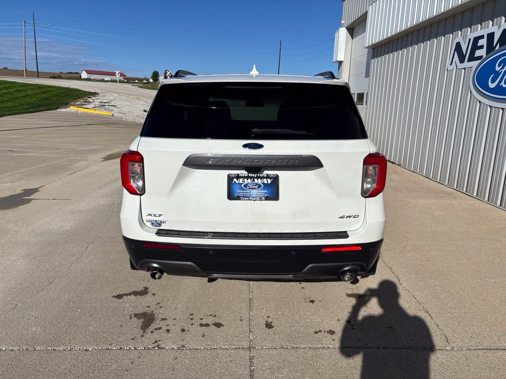 Used 2022 Ford Explorer XLT w/ Equipment Group 202A AWD/4WD image 6