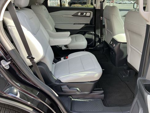 Used 2025 Ford Explorer Platinum w/ Ultimate Package image 37