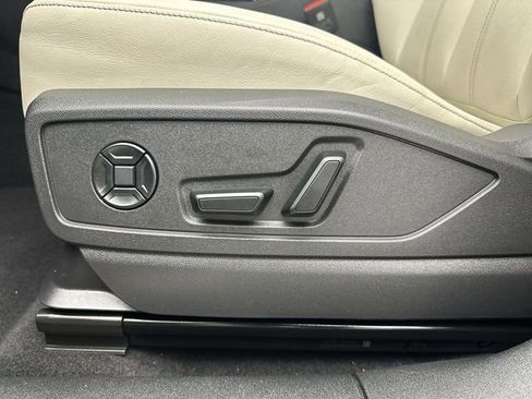 Used 2025 Audi Q5 Premium w/ Convenience Package image 12