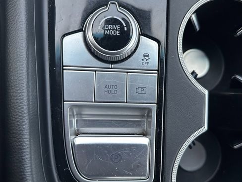 Used 2023 Genesis G70 2.0T image 30