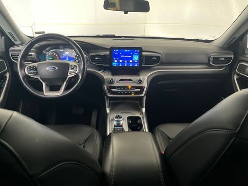 Used 2023 Ford Explorer XLT w/ Equipment Group 202A AWD/4WD image 30