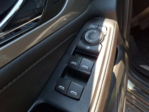 Used 2023 Chevrolet Traverse LT FWD image 10