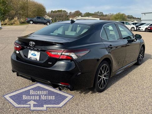 Used 2024 Toyota Camry SE image 3