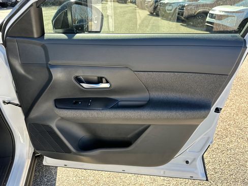 Used 2026 Nissan Kicks SV image 14