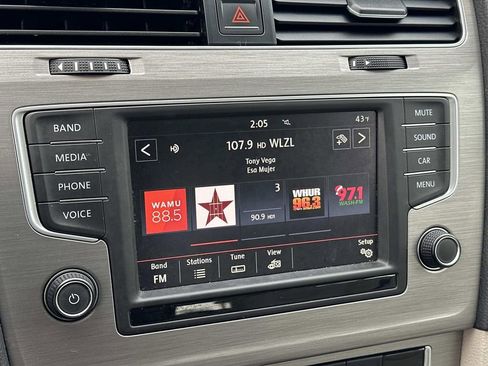 Used 2016 Volkswagen Golf S image 11