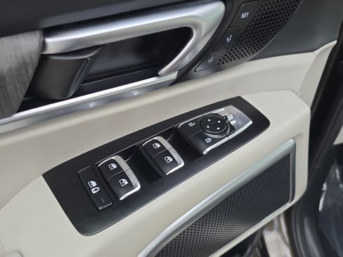 Certified 2025 Kia Telluride SX w/ SX Captain's Chair Package FWD image 21