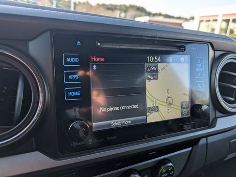 Used 2017 Toyota Tacoma TRD Sport image 21