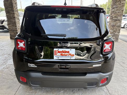 Used 2019 Jeep Renegade Latitude FWD image 7