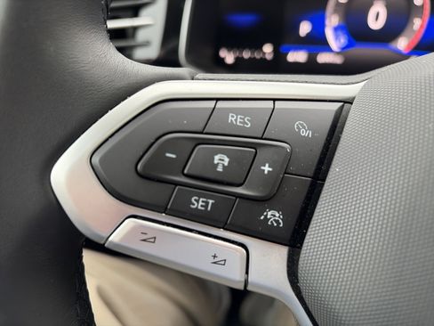 Certified 2025 Volkswagen Jetta SE image 24