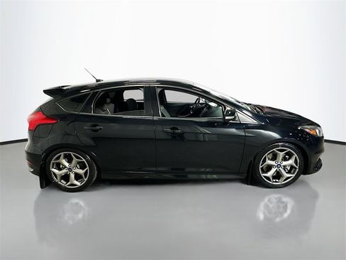 Used 2017 Ford Focus ST image 9