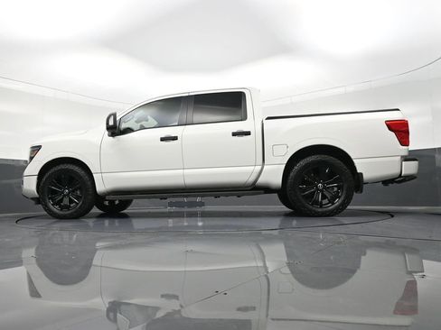 Used 2023 Nissan Titan SV w/ SV Convenience Package image 25