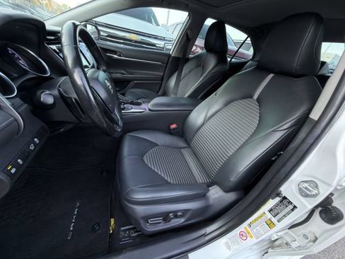 Used 2019 Toyota Camry SE w/ Convenience Package FWD image 23