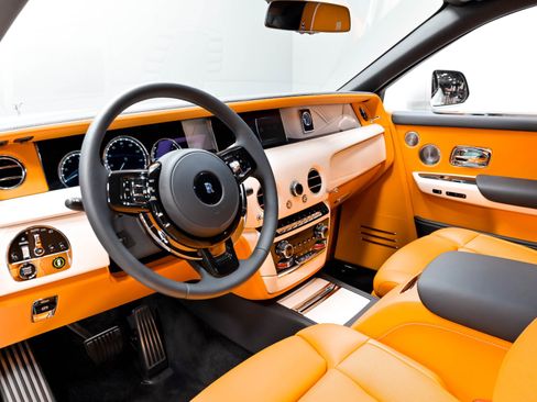Used 2022 Rolls-Royce Phantom Sedan w/ The Phantom Package RWD image 11