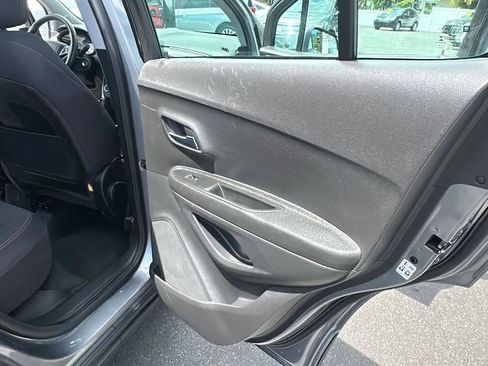 Used 2020 Chevrolet Trax LS FWD image 30