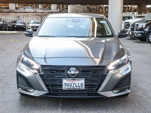 Used 2024 Nissan Altima 2.5 SV FWD image 3
