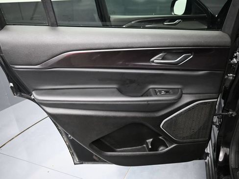Used 2022 Jeep Grand Cherokee L Laredo AWD/4WD image 13