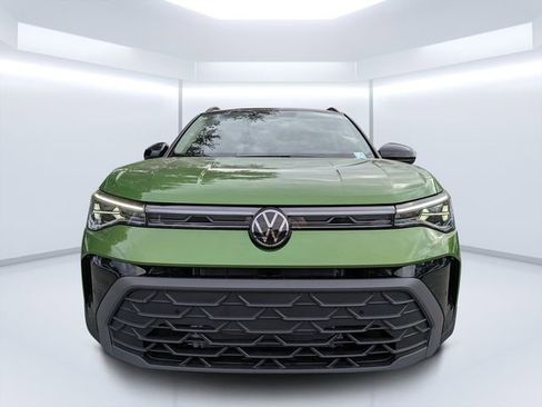 New 2026 Volkswagen Taos SE image 8