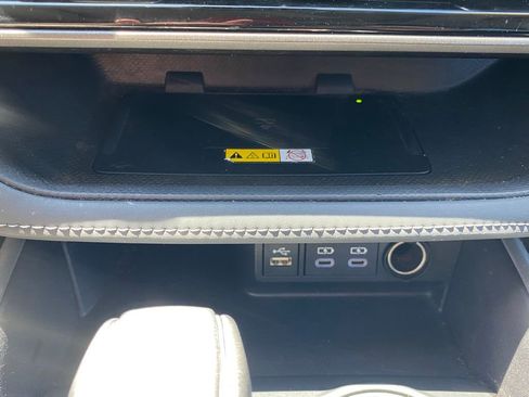Used 2023 Toyota Highlander XLE AWD/4WD image 26