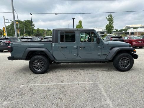New 2026 Jeep Gladiator Sport AWD/4WD image 6