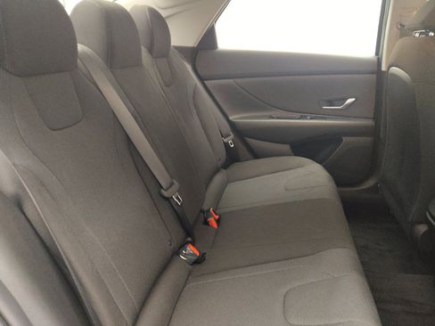 Used 2023 Hyundai Elantra SE FWD image 19