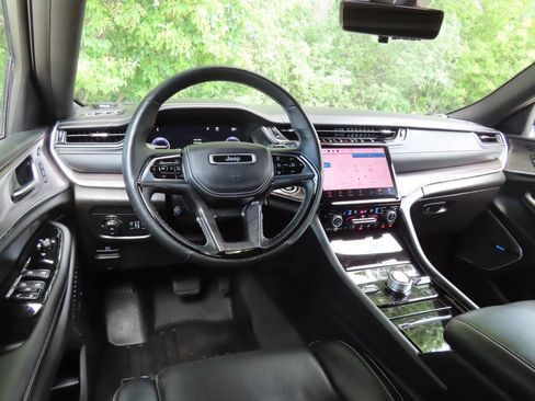 Certified 2023 Jeep Grand Cherokee Overland w/ Adv Protech Group III AWD/4WD image 4
