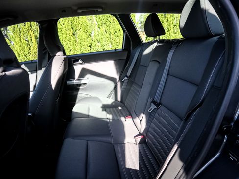 Used 2011 Volvo V50 T5 image 28