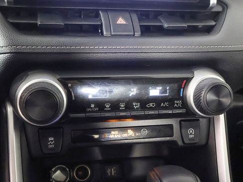 Used 2024 Toyota RAV4 LE image 39