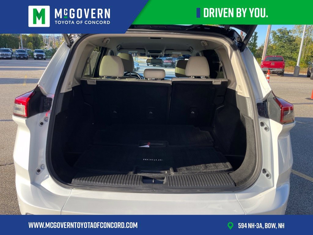Used 2024 Nissan Rogue SL AWD/4WD image 32