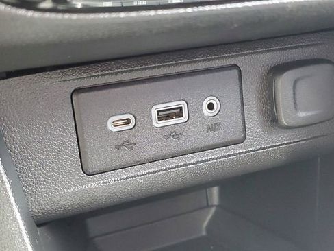 Used 2022 Buick Encore GX Select AWD/4WD image 21