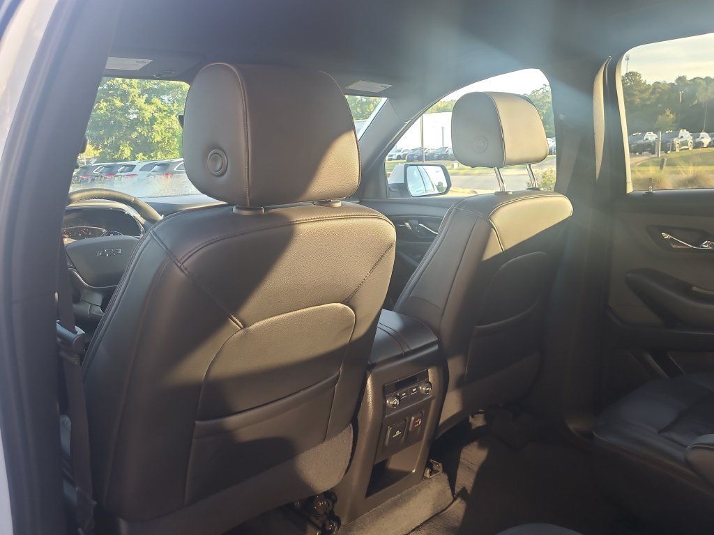 Used 2023 Chevrolet Traverse RS AWD/4WD image 12