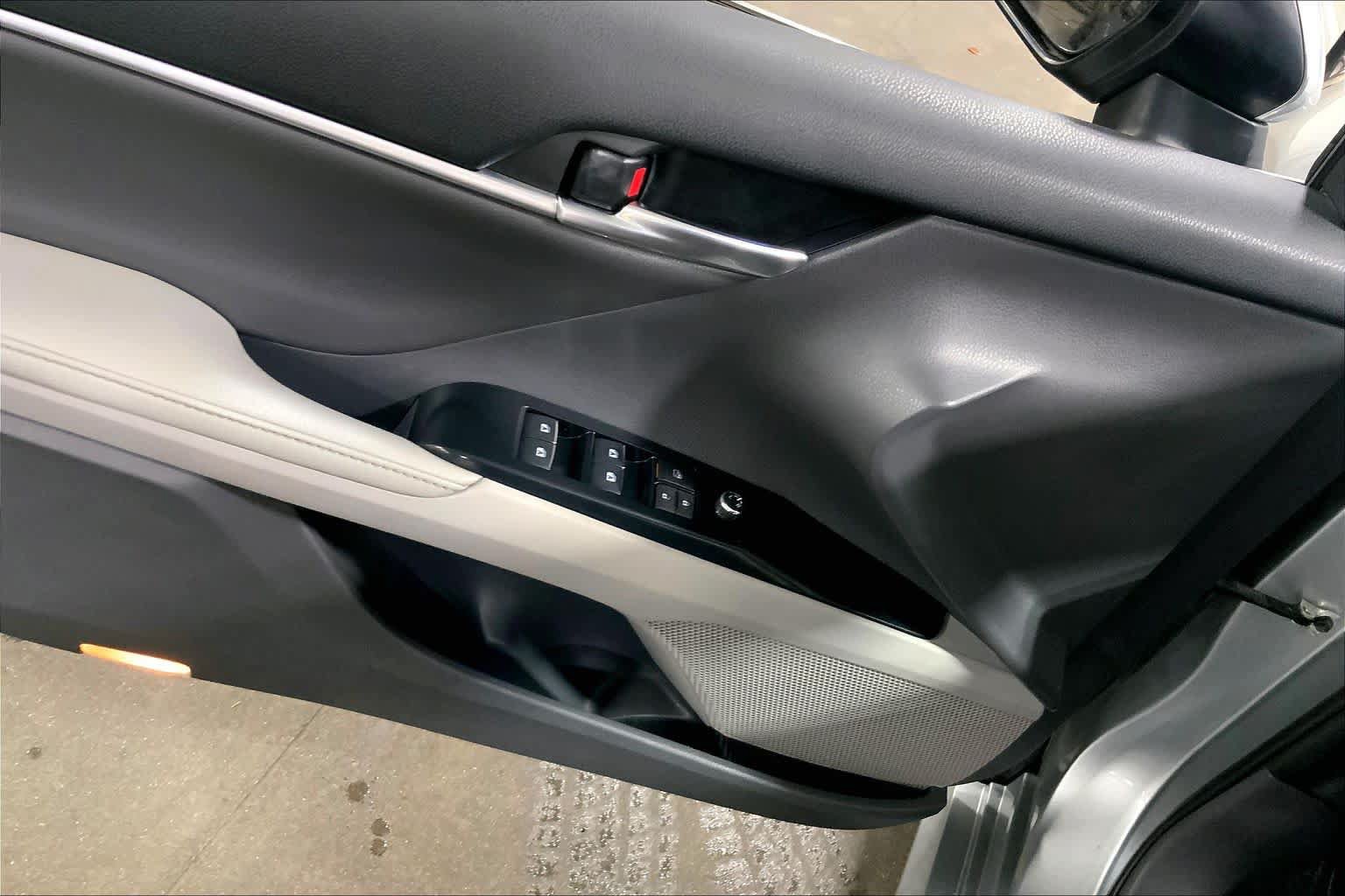 Certified 2020 Toyota Camry XLE FWD image 36