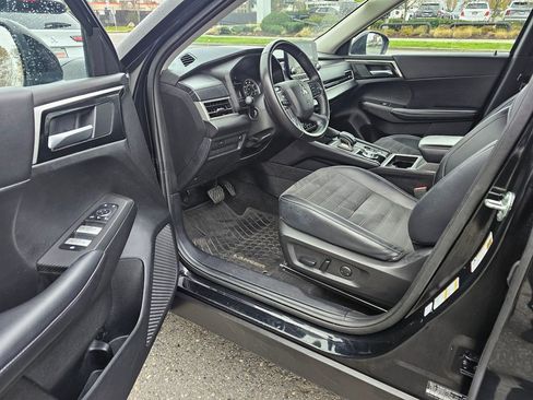 Used 2024 Mitsubishi Outlander SE image 16