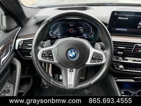 Used 2022 BMW 530e xDrive w/ Premium Package image 20