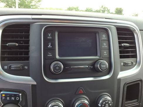 Used 2022 RAM 1500 Classic SLT AWD/4WD image 12