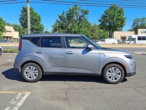 Used 2025 Kia Soul LX FWD image 8