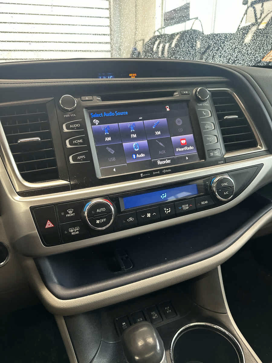 Used 2019 Toyota Highlander XLE AWD/4WD image 6