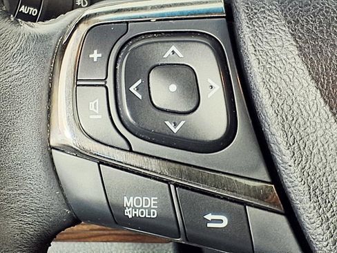 Used 2014 Toyota Avalon Limited image 18