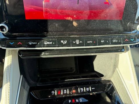 Used 2022 Jeep Wagoneer Series II w/ Rear Seat Video Group 1 image 32