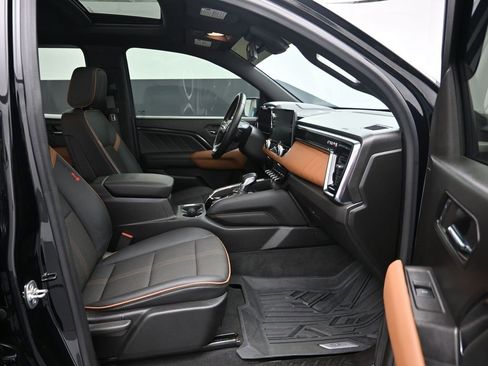 Used 2024 GMC Canyon AT4 w/ Technology Package image 26