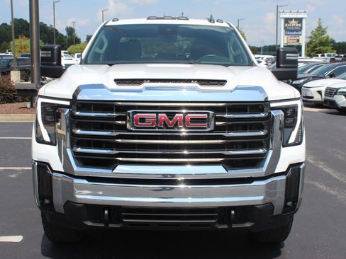 Used 2024 GMC Sierra 2500 SLE w/ SLE Value Package; AWD/4WD image 3