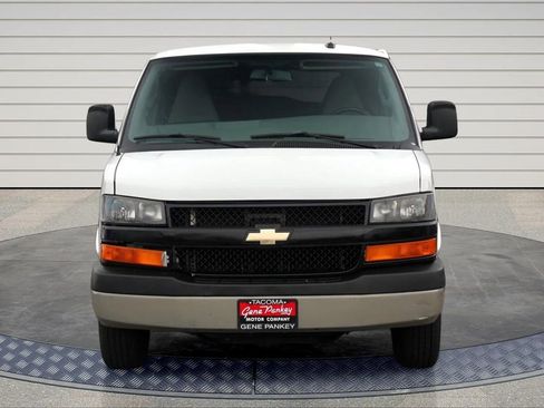 Used 2018 Chevrolet Express 3500 Extended w/ Driver Convenience Package image 2