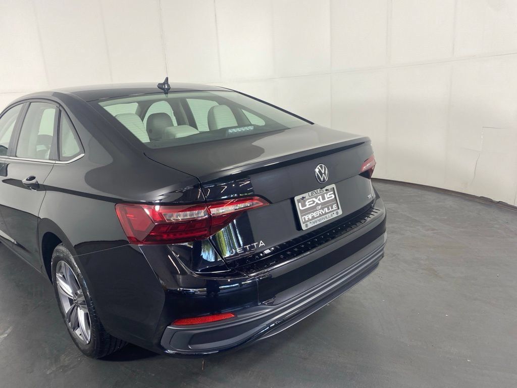 Used 2024 Volkswagen Jetta SE FWD image 9