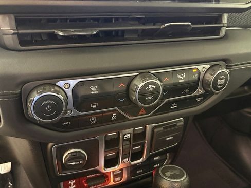 Used 2024 Jeep Wrangler Unlimited Rubicon w/ Technology Group AWD/4WD image 25