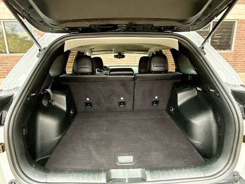 Used 2022 Jeep Cherokee Trailhawk image 24