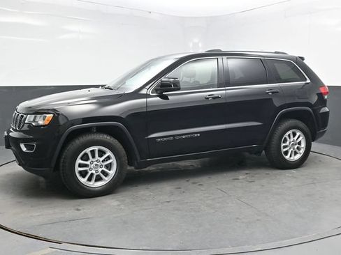 Used 2018 Jeep Grand Cherokee Laredo AWD/4WD image 3