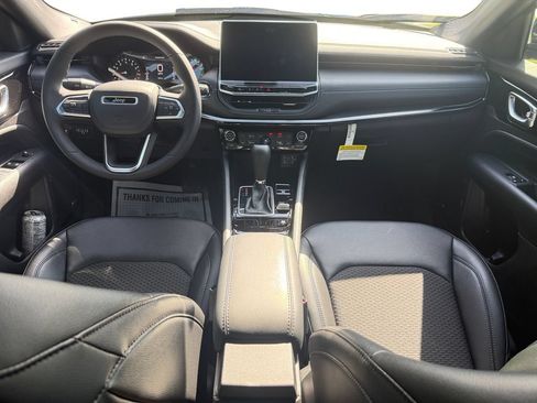 New 2025 Jeep Compass Latitude w/ Sun & Sound Group AWD/4WD image 10