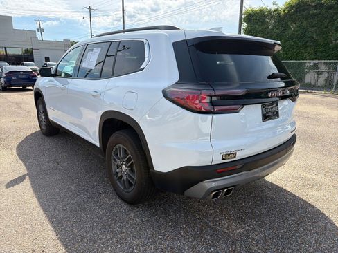 Used 2025 GMC Acadia Elevation FWD image 4