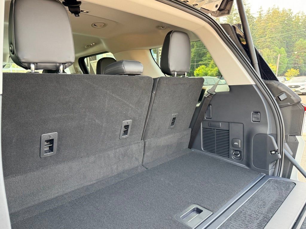New 2027 Lincoln Navigator Premiere AWD/4WD image 28