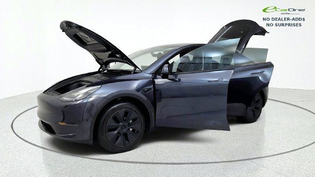 Used 2025 Tesla Model Y Long Range RWD image 14